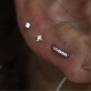 BVLA 5 Gem Blaze with 1.5mm genuine diamonds. Navel/Orbital Orientation